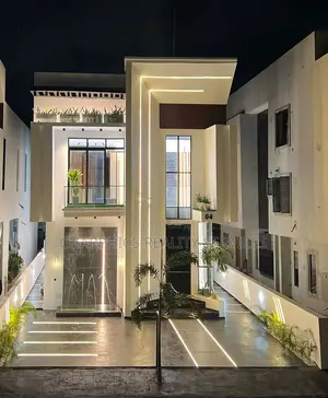 5bdrm Duplex in Chevron for sale