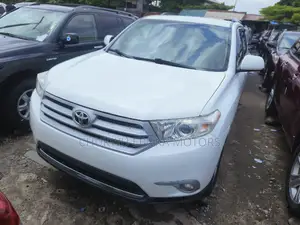 Toyota Highlander Limited 2012 White