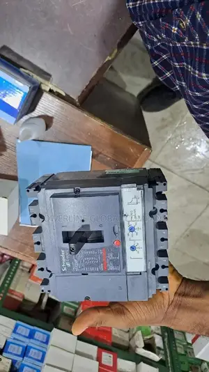 250amps 4 Pole Breaker for Factories/ Companies/ Buildings