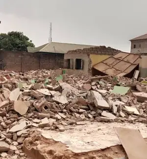 Demolished 4bdrm Bungalow In Surulere For Sale