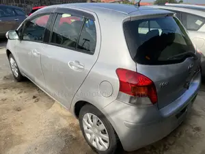 Toyota Yaris Base Hatchback 3dr 2010 Silver