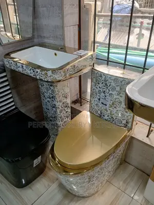 Quality (Rockford) Gold White With Design W.C Water Closet