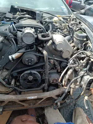 PORSCHE Panamera Engine V8 2012