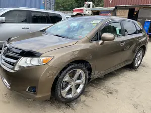 Toyota Venza V6 AWD 2010 Gold