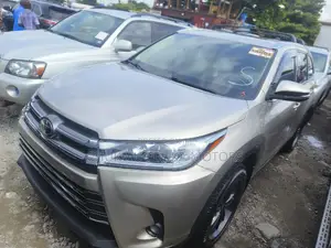 Toyota Highlander 2017 Gold