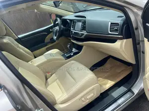 Toyota Highlander Limited Platinum 4dr SUV (3.5L 6cyl 6A) 2015 Gold