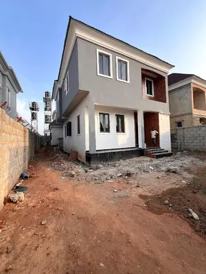 4bdrm Duplex in In An Estate for rent