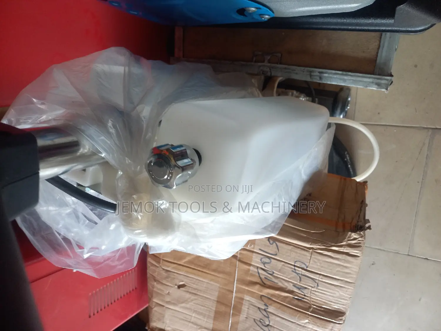 Floor Scrubbing Machine