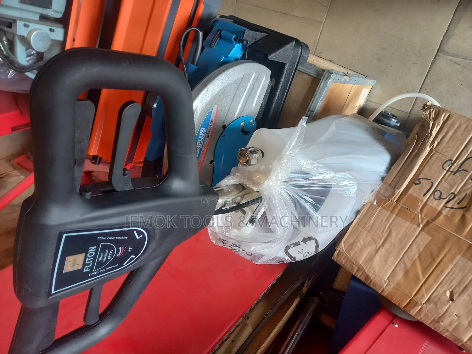 Floor Scrubbing Machine