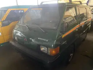 Mitsubishi L300 2000 Green