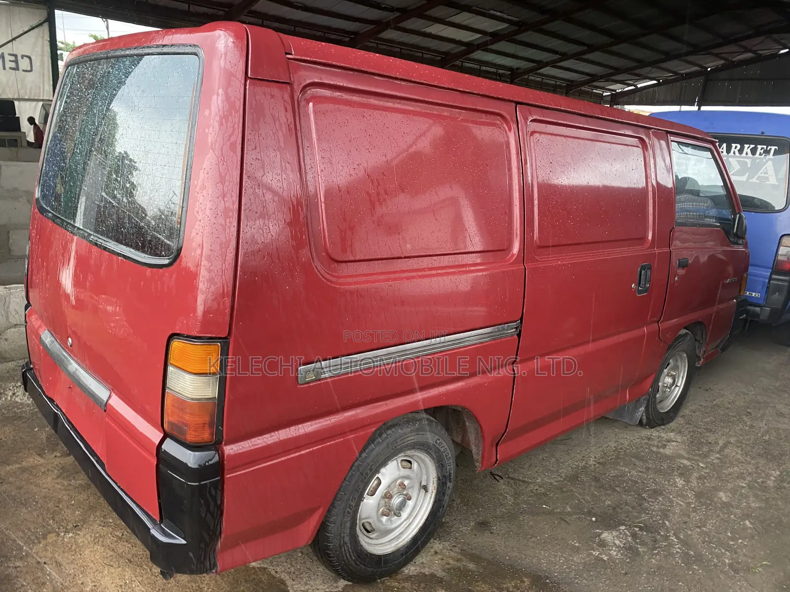 Mitsubishi L300 2001 Red