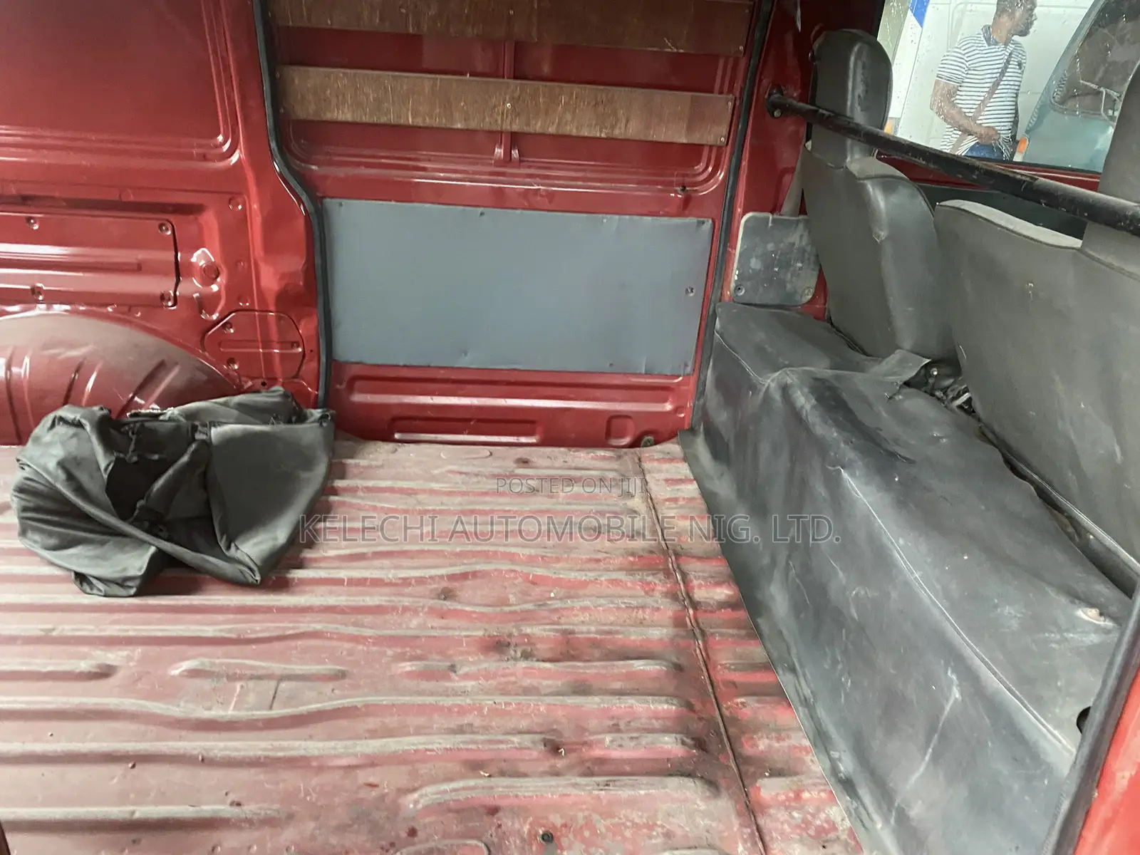 Mitsubishi L300 2001 Red