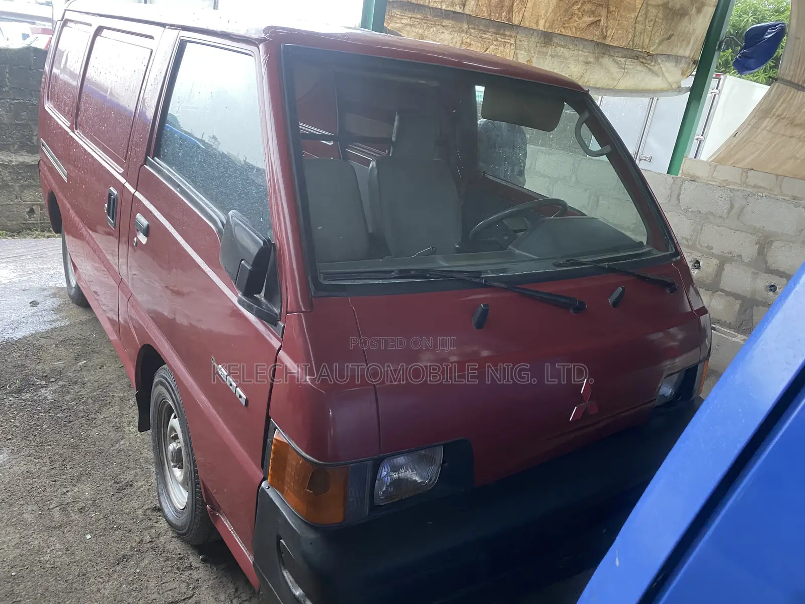 Mitsubishi L300 2001 Red