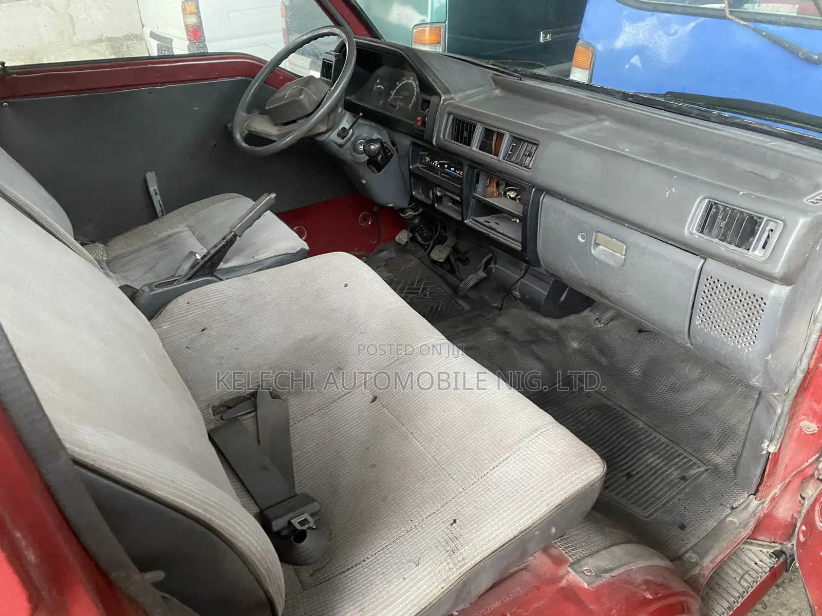 Mitsubishi L300 2001 Red