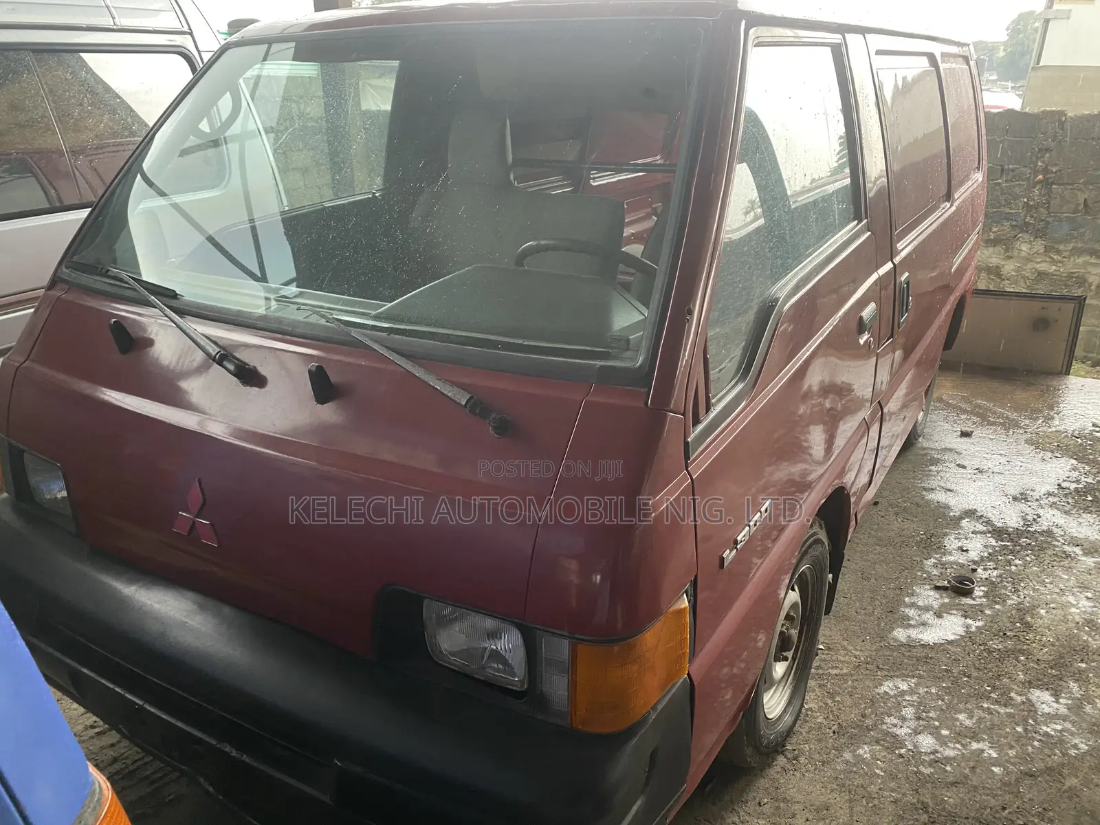 Mitsubishi L300 2001 Red
