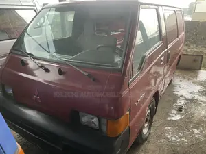 Mitsubishi L300 2001 Red