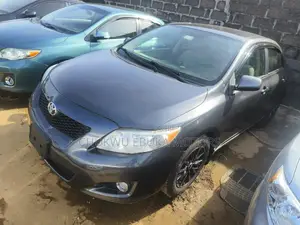 Toyota Corolla LE 4dr Sedan (1.8L 4cyl 4A) 2010 Gray