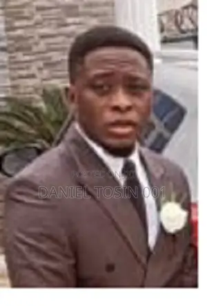 Akamo Tosin