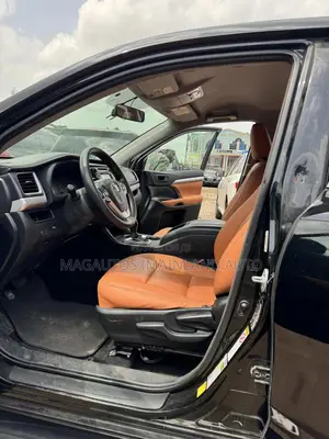 Toyota Highlander LE Plus 4dr SUV AWD (3.5L 6cyl 6A) 2015 Black