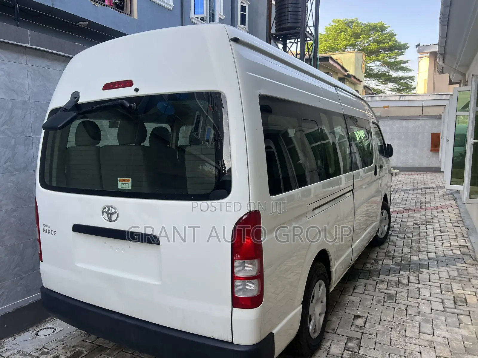 Toyota HiAce 2019 White