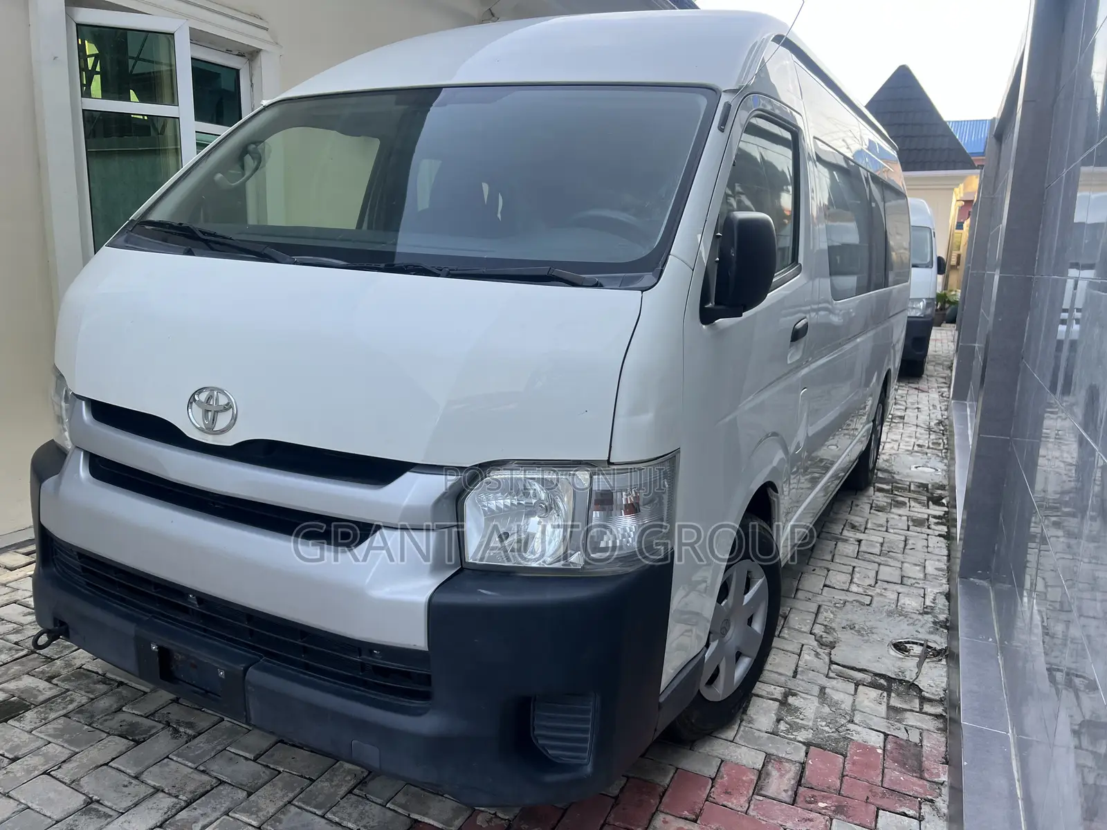 Toyota HiAce 2019 White