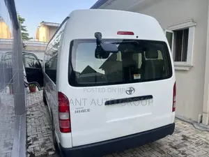 Toyota HiAce 2019 White