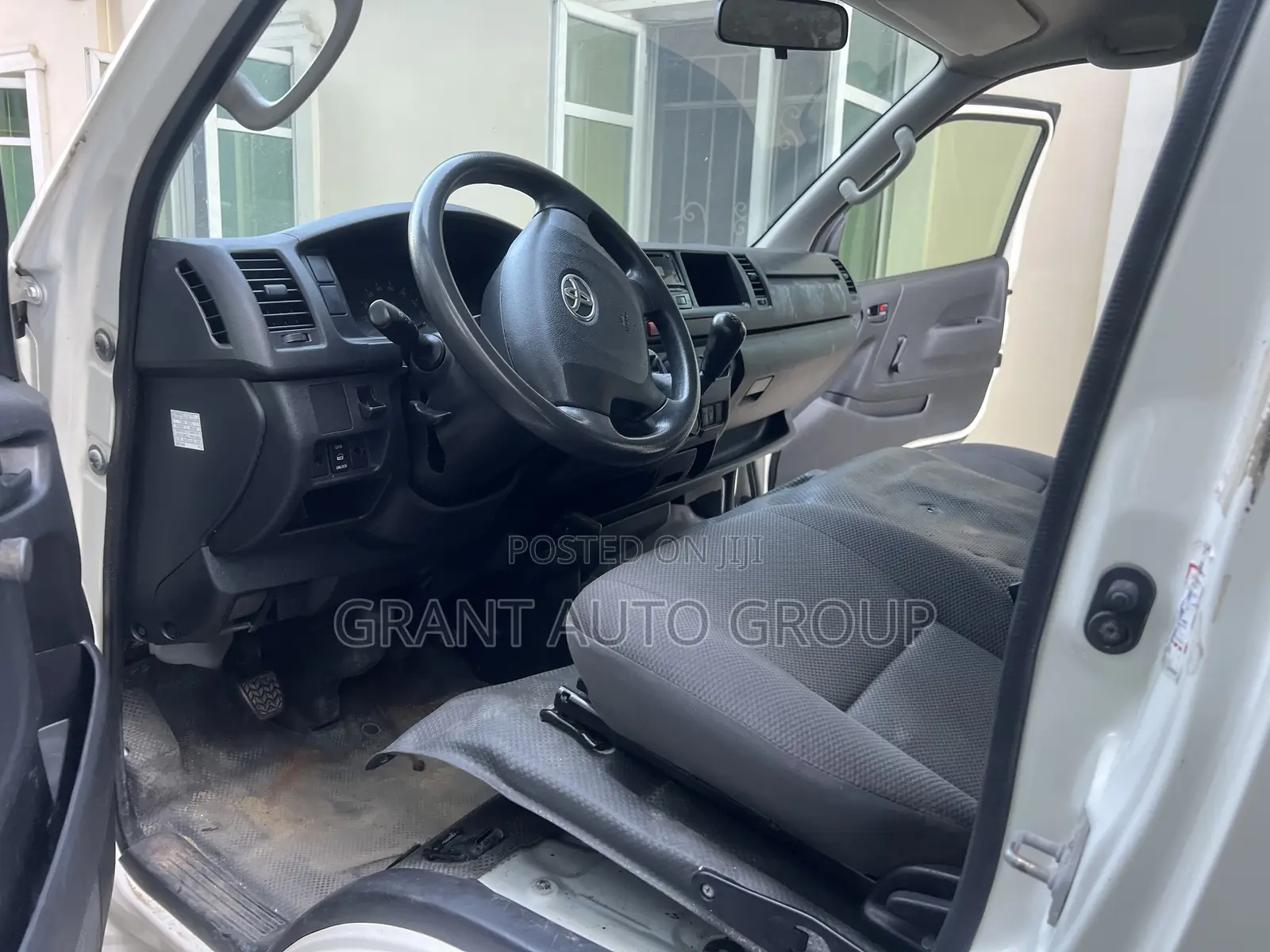 Toyota HiAce 2019 White