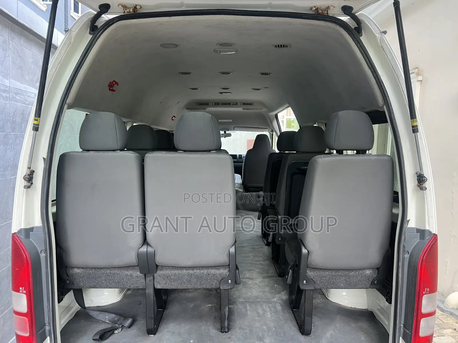 Toyota HiAce 2019 White