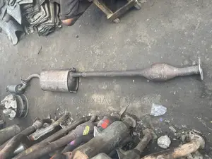 Center Catalyst and Exhaust Pot Toyota Highlander 2006 Model