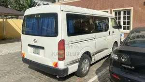 Hummer 2 Bus for Charter