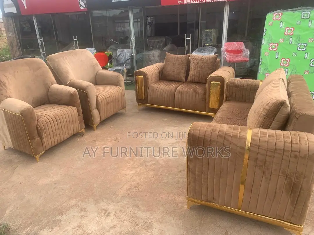 7 Sitters Brownish Sofas
