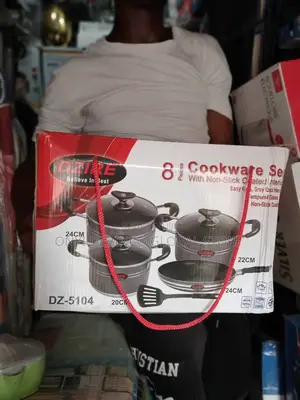 DZIRE 8 PIECES COOKWARE SET + Free SPOON
20cm, 22cm and 24cm