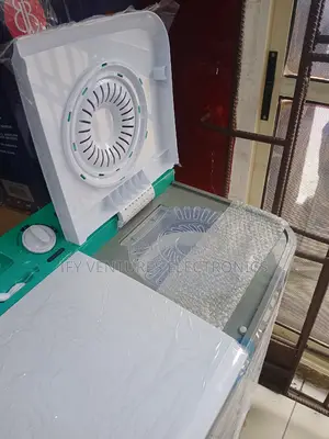 11kg Twin Top Manual Hisense Washing Machine.