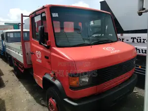 Mercedes Truck 709D Pickup Red