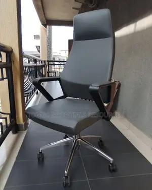 Import Classic Executive Swivel Office Chair