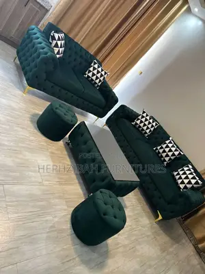Modern Green Chesterfield Sofa With Center Table