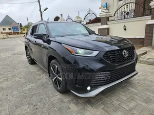 Toyota Highlander XSE 2021 Black