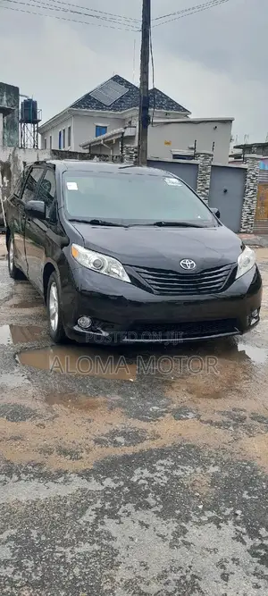 Toyota Sienna 2015 Black