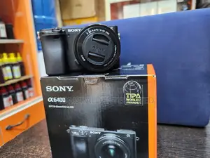 Sony A6400 +16-50mm Lens