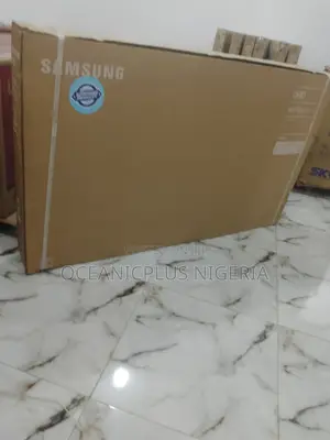 Complete Samsung 65 Inches Smart TV With Netflix~Wifi~