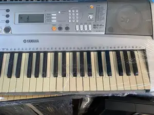 UK Used Yamaha Keyboard PSR-E303