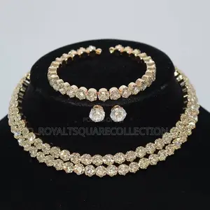 Pearls Choker