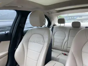 Mercedes-Benz C300 Luxury 4dr AWD 4Matic Sedan (2.0L 4cyl 7A) 2015