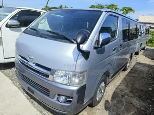 Toyota HiAce 2013 Silver