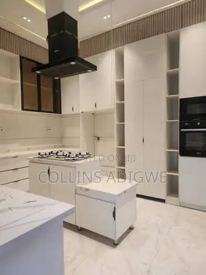 5bdrm Duplex in Chevron for sale
