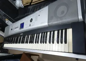 UK Used Yamaha DGX-520 Keyboard
