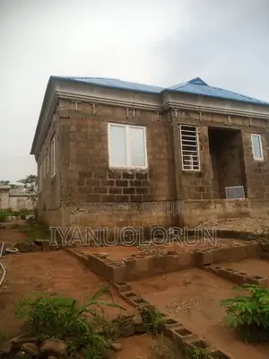 4bdrm Bungalow in Adron Estate, Shimawa for sale