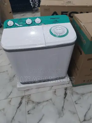 Classic Twin-Tub Semi-Automatic Washing Machine With a Spin