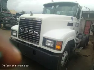 CH Tractor Head Mack