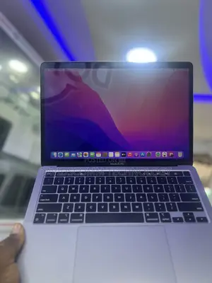 Laptop Apple MacBook Pro 2022 M2 8GB Apple M2 SSD 256GB